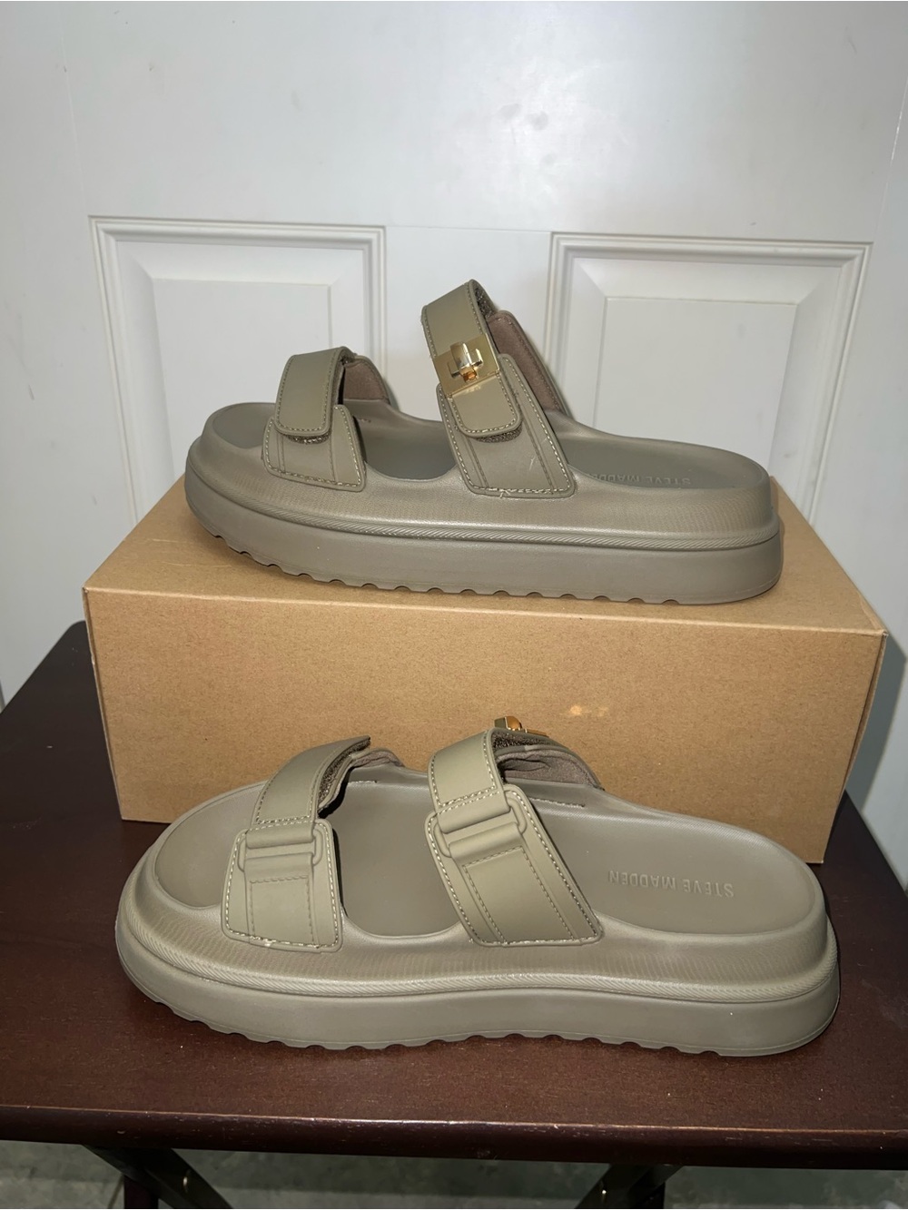 Steve Madden Women’s‎ Olive Green Gorpcore Vacation Platform Sandals Sz 10